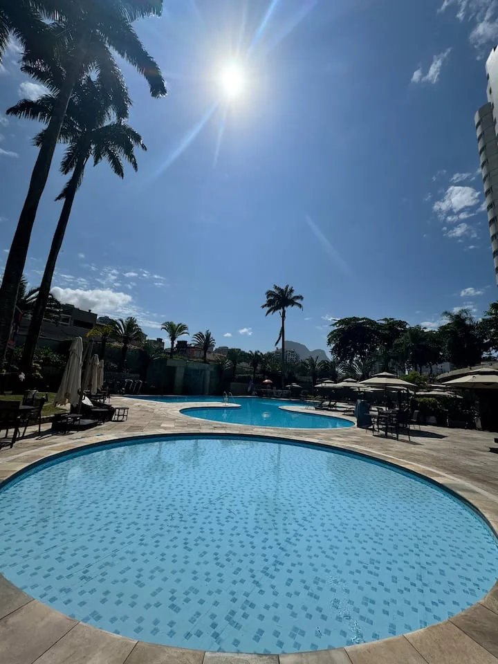 Piscina redonda do resort