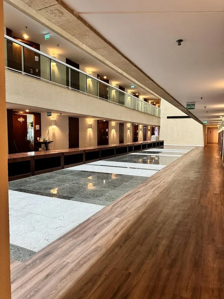 Corredor interno do resort