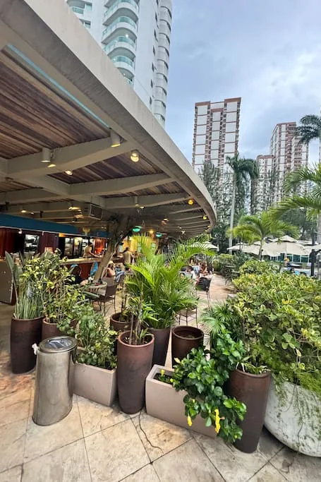 Café com plantas no resort